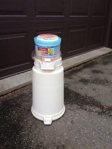Diaper Genie with unopened refill
