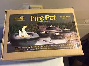 Fire pot still in box with fire gel !