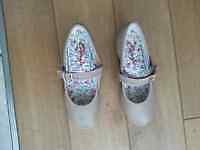 Girls Capezio Size 13 TAP SHOES - LIKE NEW