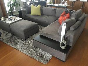 Grey Sectional with 2 ottomans