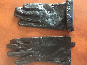 **LADIES GENUINE LEATHER BLACK GLOVES FOR SALE-SIZE S**