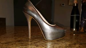 Nine West size 9M high heel shoe
