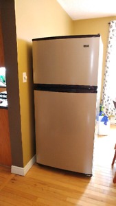 Sliver fridge. Works perfectly