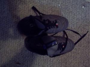 Soccer shoes, size 6