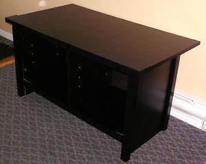 TV STAND FOR FLAT SCREEN TVS