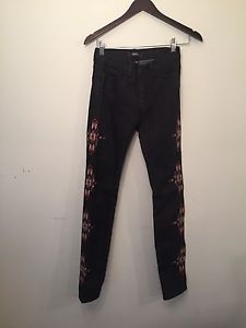 Urban Outfitters BDG embroidered denim 25