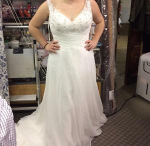 Wedding Dress (less then a year old)