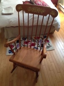 chaise berceuse en bois