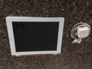 iPad 2 32GB with Magnetic Smart Cover for Sale