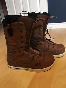 32 snowboard boots size 8.5