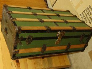 Antique Steamer Trunk/Coffee Table