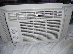  BTU air conditioner 1 year old works perfectly