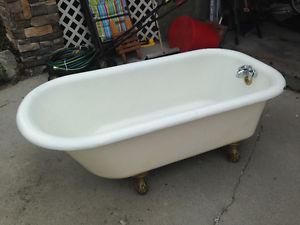 Claw foot tub (60")
