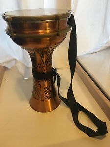 Copper darbuka drum w. leather strap, carrying bag & extra