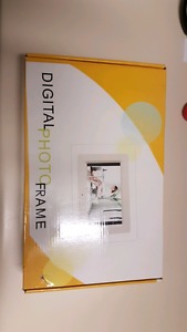 Digital photo frame - 7 inch - New in box