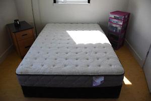 Double bed Lightly used, Sealy posturepedic, Pick up only!!!