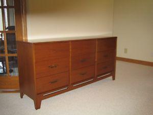 Fine Quality Chest of Drawers