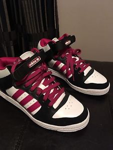 Girls sneakers