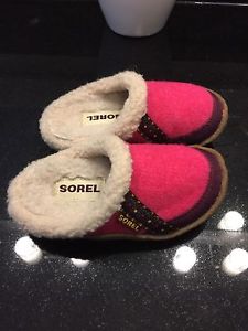 Kids Sorel slippers