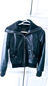 LADIES LEATHER JACKET NEW WITHOUT TAG!!