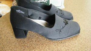 Ladies Black Shoes--like new condition.