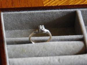 Ladies Diamond ring