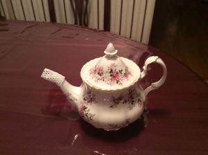 Lavender rose tea pot