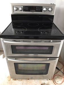 Maytag. Self cleaning oven. DOUBLE OVEN!