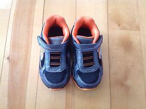 Planes sneakers size 6