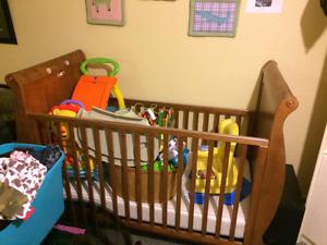 REAL Maplewood Crib w/ mattress and bedding*