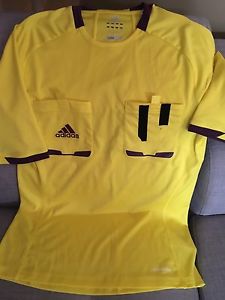 Referee (soccer) clothing