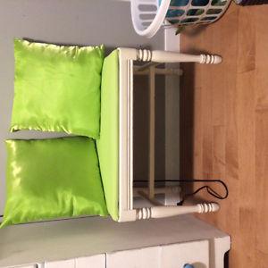 Rustic Little Accent/Side Table with 2 Matching Pillows