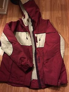 SELLING A SIZE LARGE WOMANS WINTER JACKET