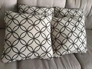Set of 4 throw pillows
