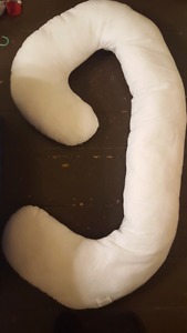 Snoogle pregnancy pillow