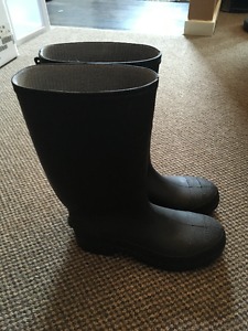 Women's black rubber boots - Size 10