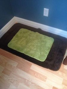 2 bath mats