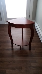 Corner table