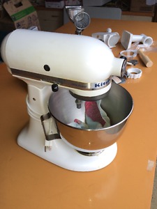 KITCHEN AID MIXER AND ATTACHMENTS