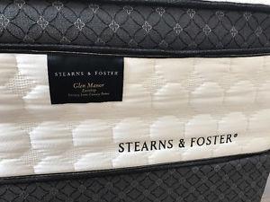 Moving SALE! Qu Size Mattress w Spring Box Stearns & Foster