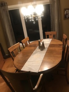 Oak Dining room table and Chairs