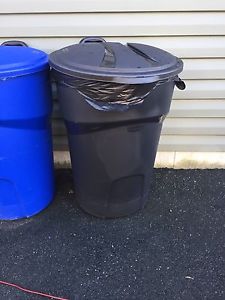 Outdoor garbage bin