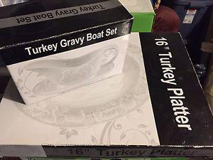 Turkey platter and gravy boat set