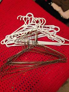 [Used] 15 Metal Hangers & 9 Plastic Hangers