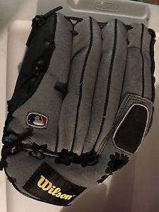 Wilson baseball glove, left *pending pickup*