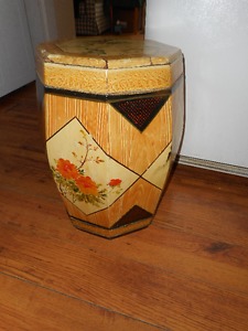 decorative wooden barrel with lid