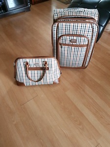 24 inch pull along suitcase