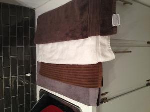 4 handtowels - just like new - all 4 for $5