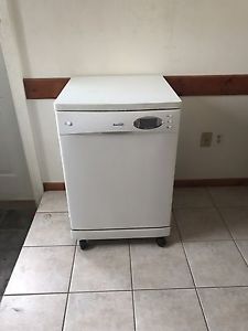 BEAUMARK PORTABLE DISHWASHER