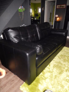 BLACK LEATHER COUCH